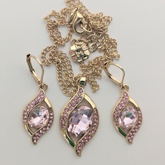 Beautiful Monet Pave Pendant Necklace & Earrings Set Gold Tone Pink Rhinestones - Picture 1 of 3